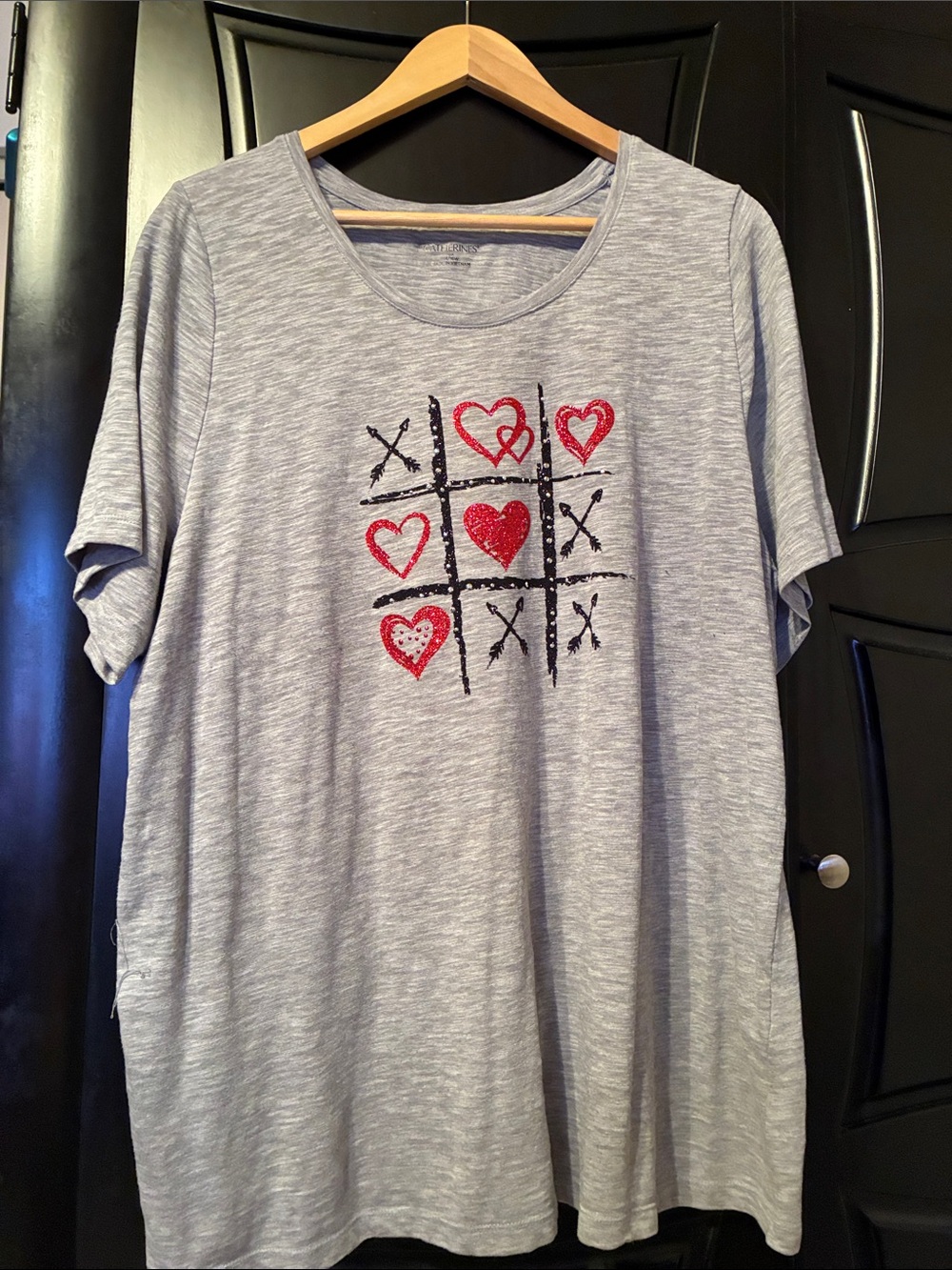 Catherines Light Gray Short Sleeve Tee with Red Heart Tic-Tac-Toe Graphic